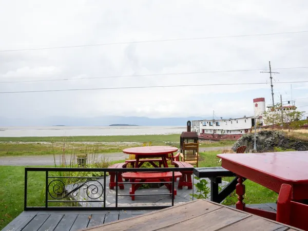 ISLE-AUX-GRUES Outfitter-Inn