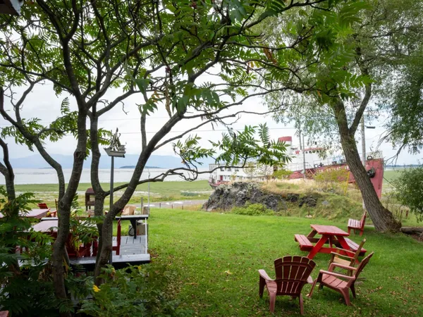 ISLE-AUX-GRUES Outfitter-Inn